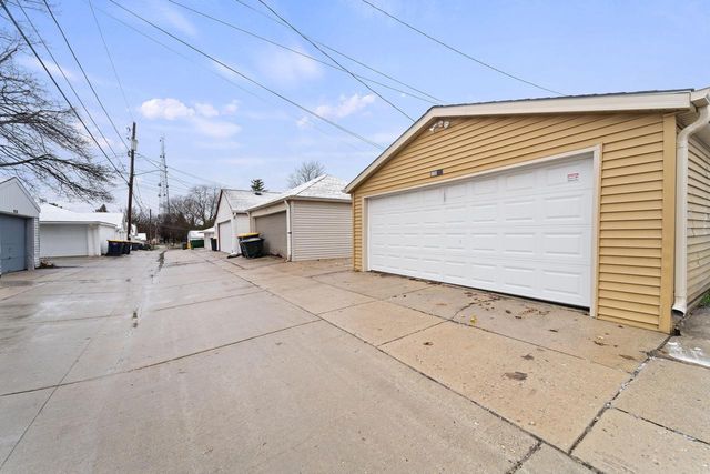 865 S 75th STREET, West Allis, WI 53214