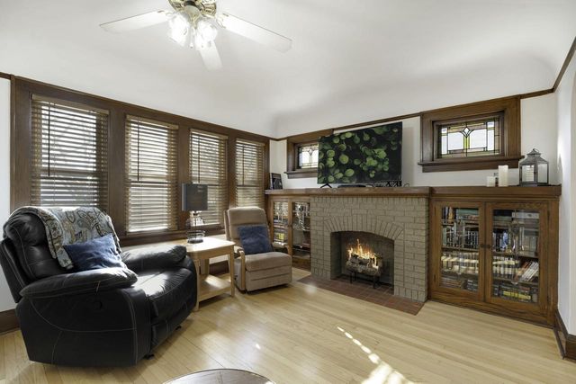 865 S 75th STREET, West Allis, WI 53214