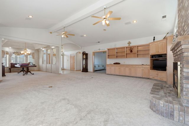 2702 E Goshen Avenue, Visalia, CA 93292