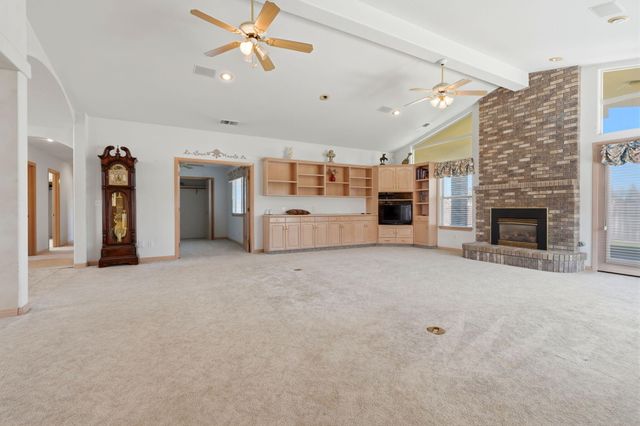 2702 E Goshen Avenue, Visalia, CA 93292