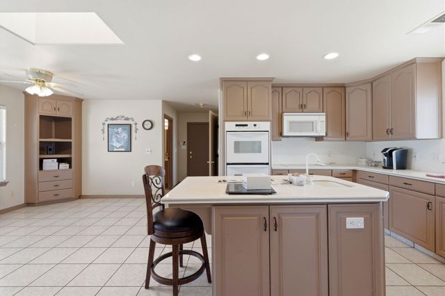 2702 E Goshen Avenue, Visalia, CA 93292