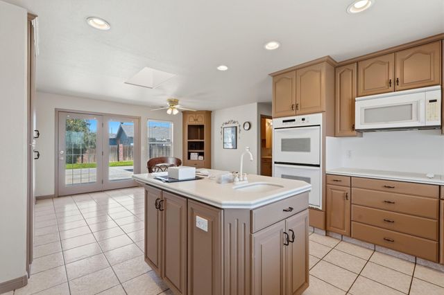 2702 E Goshen Avenue, Visalia, CA 93292