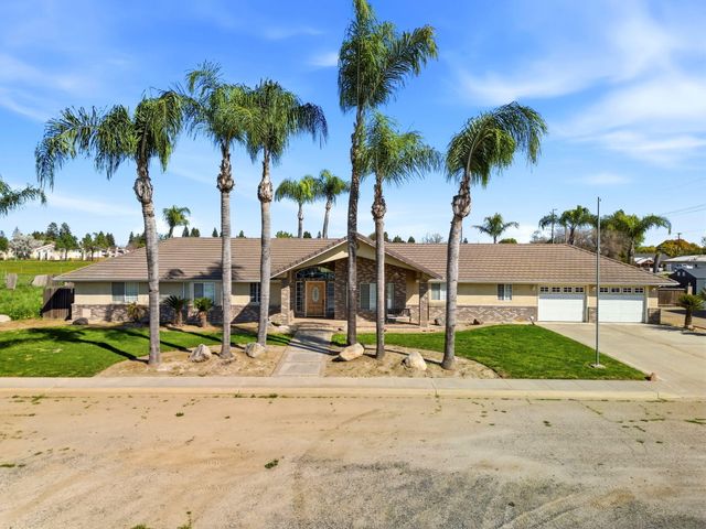 2702 E Goshen Avenue, Visalia, CA 93292