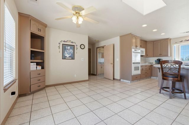 2702 E Goshen Avenue, Visalia, CA 93292