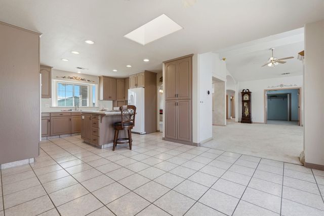 2702 E Goshen Avenue, Visalia, CA 93292