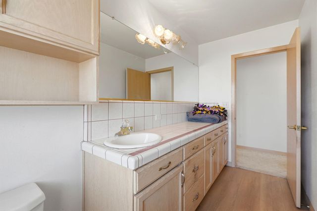 2702 E Goshen Avenue, Visalia, CA 93292