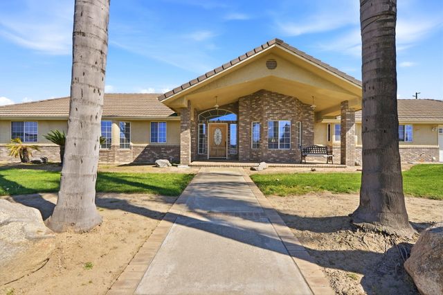 2702 E Goshen Avenue, Visalia, CA 93292