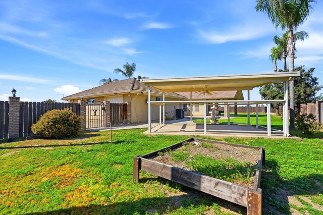 2702 E Goshen Avenue, Visalia, CA 93292