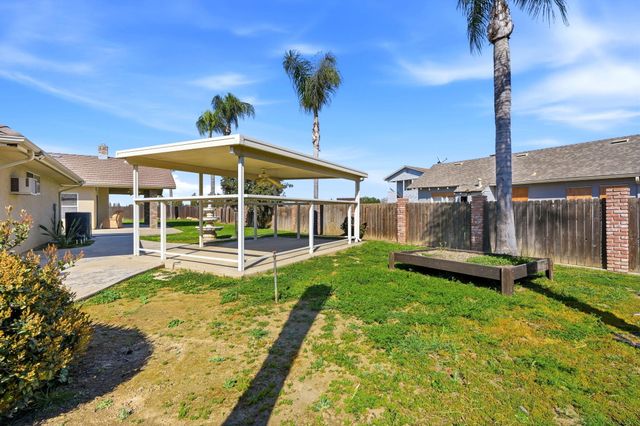 2702 E Goshen Avenue, Visalia, CA 93292