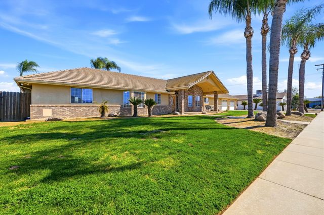 2702 E Goshen Avenue, Visalia, CA 93292