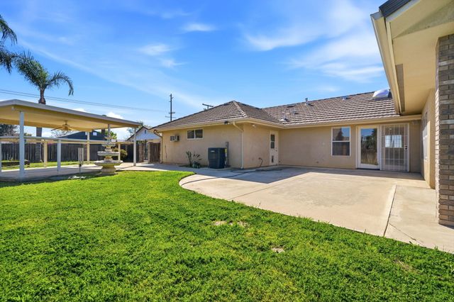 2702 E Goshen Avenue, Visalia, CA 93292