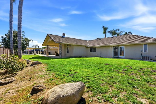 2702 E Goshen Avenue, Visalia, CA 93292