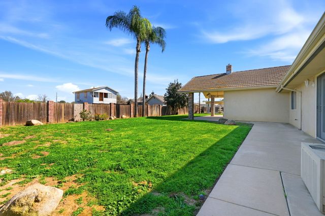 2702 E Goshen Avenue, Visalia, CA 93292