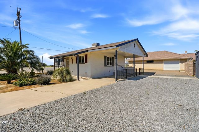2702 E Goshen Avenue, Visalia, CA 93292