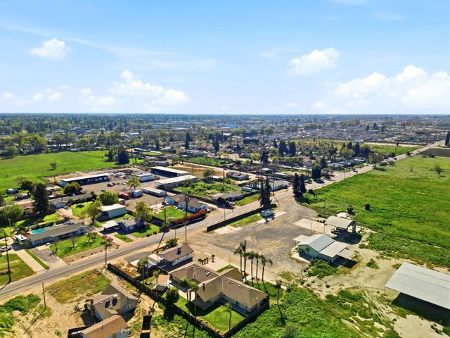 2702 E Goshen Avenue, Visalia, CA 93292