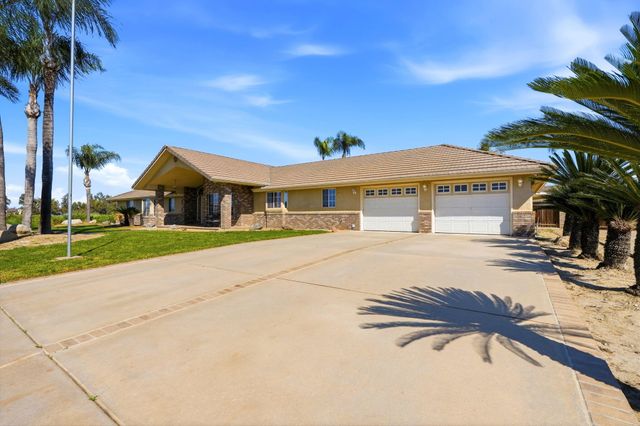 2702 E Goshen Avenue, Visalia, CA 93292