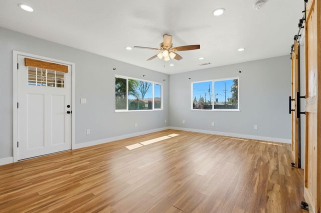 2702 E Goshen Avenue, Visalia, CA 93292