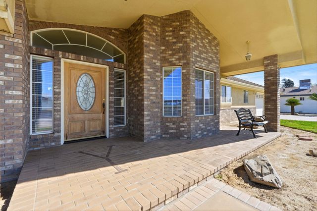 2702 E Goshen Avenue, Visalia, CA 93292