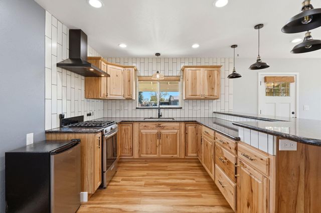 2702 E Goshen Avenue, Visalia, CA 93292