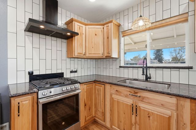 2702 E Goshen Avenue, Visalia, CA 93292