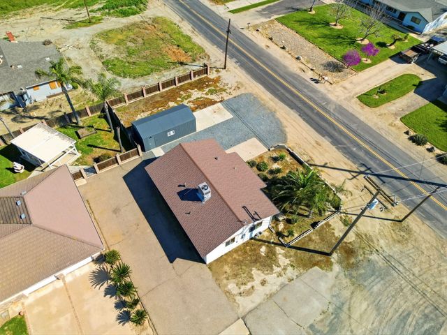 2702 E Goshen Avenue, Visalia, CA 93292