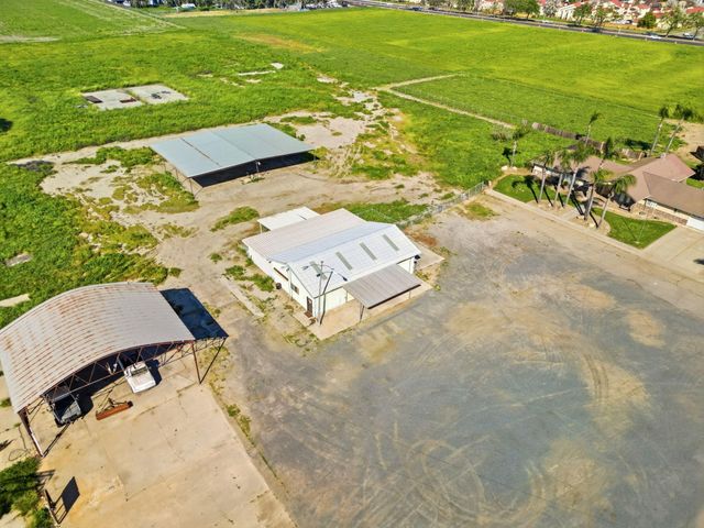 2702 E Goshen Avenue, Visalia, CA 93292