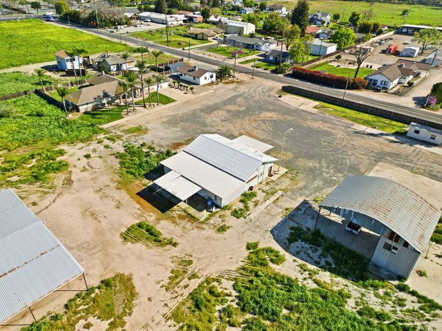 2702 E Goshen Avenue, Visalia, CA 93292