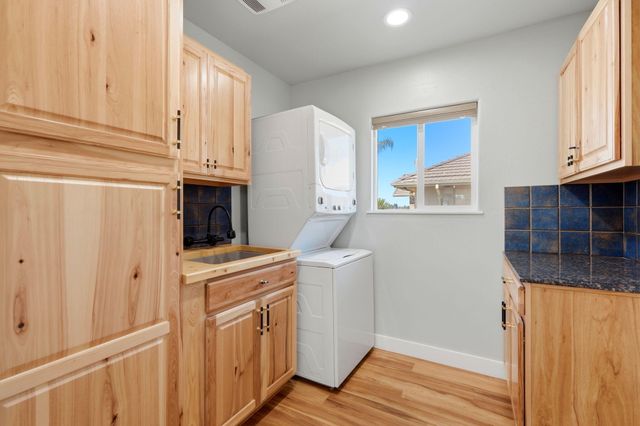 2702 E Goshen Avenue, Visalia, CA 93292