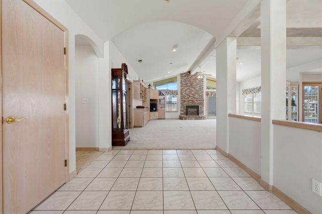 2702 E Goshen Avenue, Visalia, CA 93292