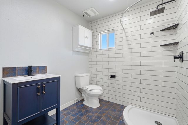 2702 E Goshen Avenue, Visalia, CA 93292