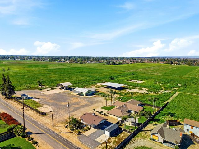 2702 E Goshen Avenue, Visalia, CA 93292