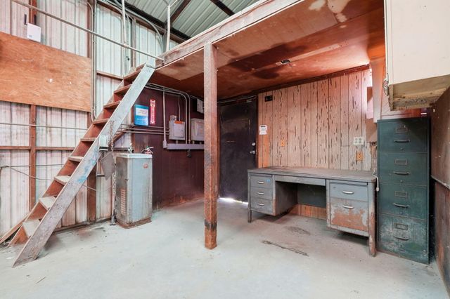 2702 E Goshen Avenue, Visalia, CA 93292