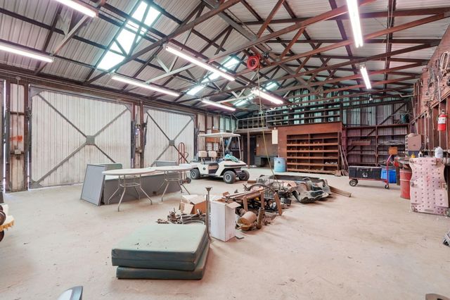 2702 E Goshen Avenue, Visalia, CA 93292