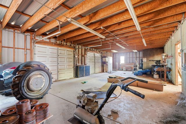 2702 E Goshen Avenue, Visalia, CA 93292