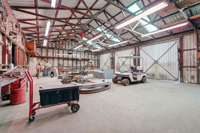 2702 E Goshen Avenue, Visalia, CA 93292