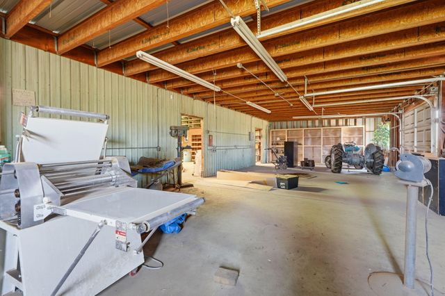 2702 E Goshen Avenue, Visalia, CA 93292