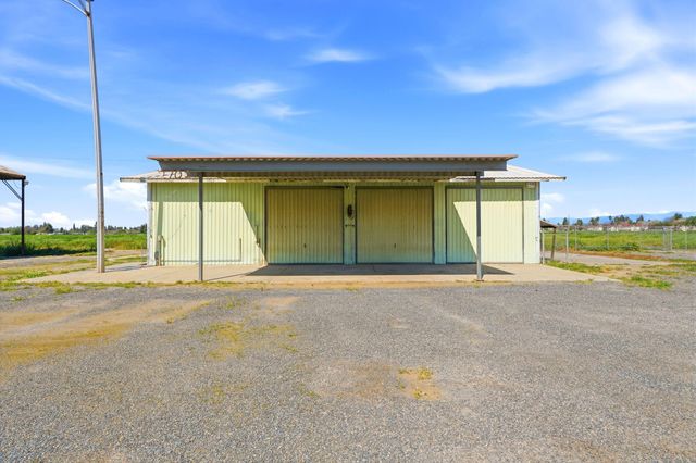 2702 E Goshen Avenue, Visalia, CA 93292