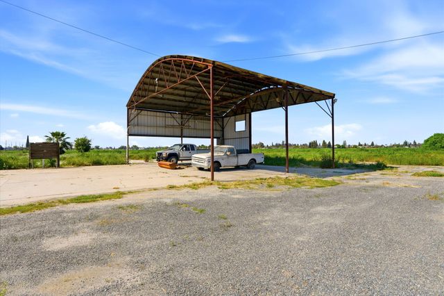 2702 E Goshen Avenue, Visalia, CA 93292