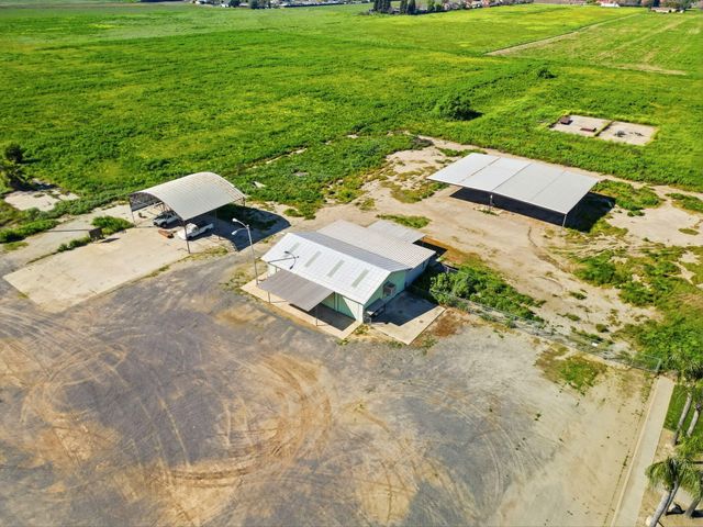 2702 E Goshen Avenue, Visalia, CA 93292