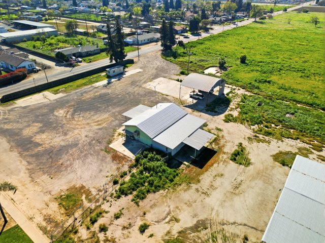 2702 E Goshen Avenue, Visalia, CA 93292
