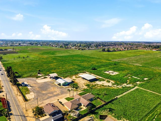 2702 E Goshen Avenue, Visalia, CA 93292