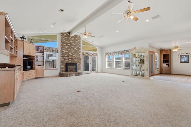 2702 E Goshen Avenue, Visalia, CA 93292