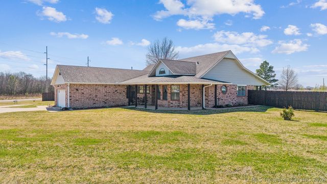 1716 NE Graham Court, Pryor, OK 74361
