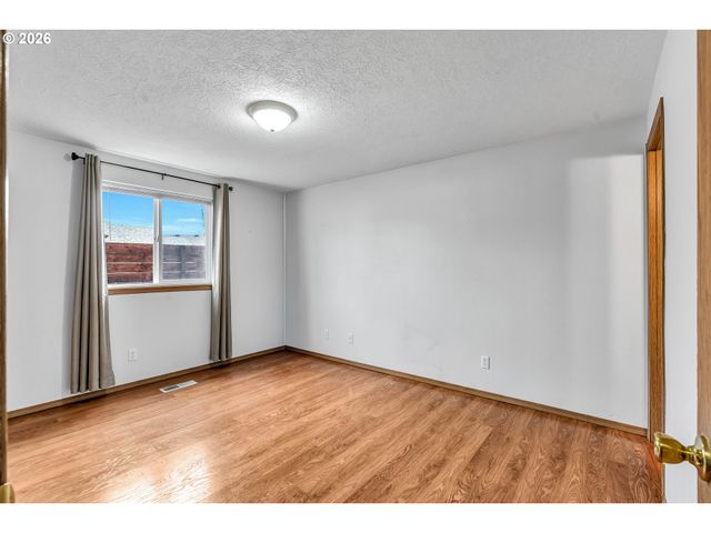 351 ELMA Ct, Salem, OR 97301