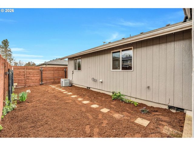 351 ELMA Ct, Salem, OR 97301