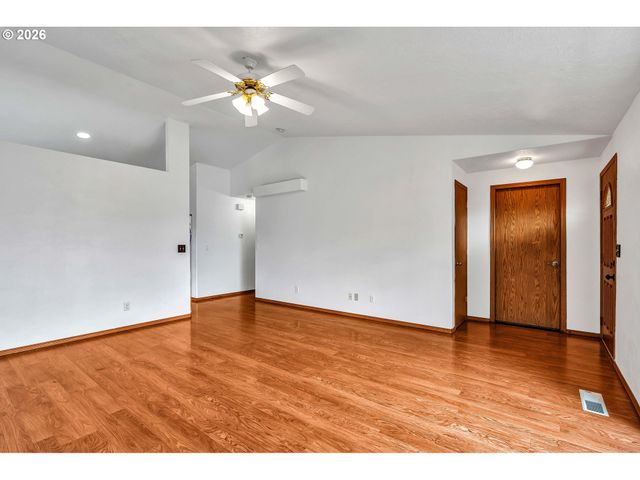 351 ELMA Ct, Salem, OR 97301