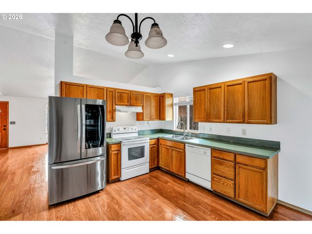 351 ELMA Ct, Salem, OR 97301