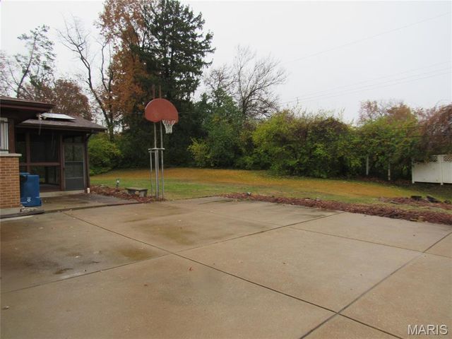 42 Harneywold Drive, St Louis, MO 63136