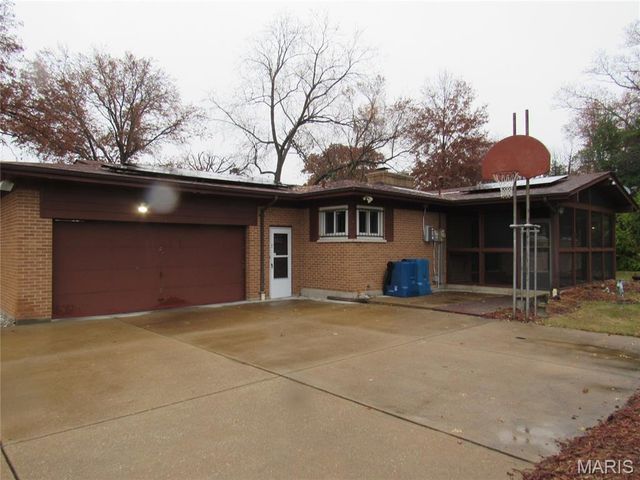 42 Harneywold Drive, St Louis, MO 63136