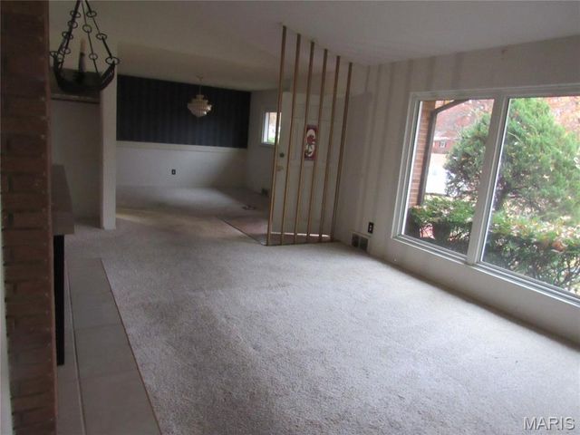 42 Harneywold Drive, St Louis, MO 63136